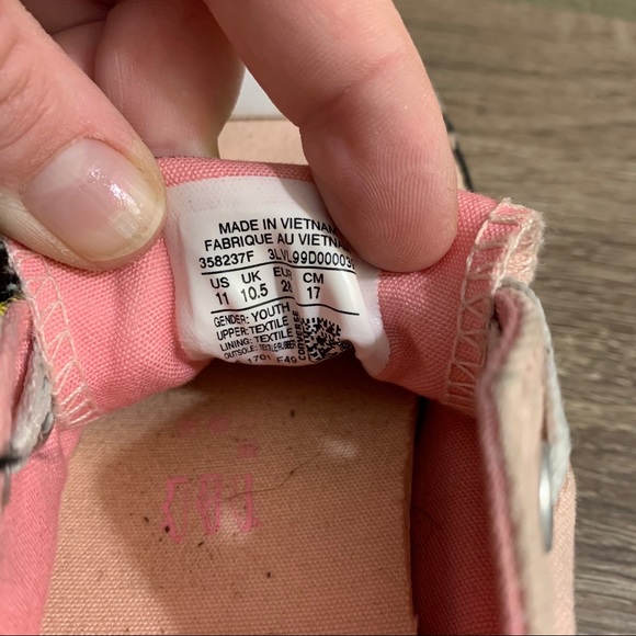 Girls Tweety Converse Shoes - Picture 9 of 10